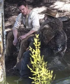 Michael Fassbender (Silas) and Ben Mendelsohn (Payne): "At that stage, he is starting to make a move towards taking the boy."